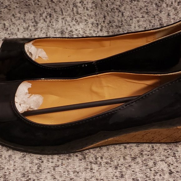 CLASSIC PEEPTOE MID WEDGE - Picture 1 of 3
